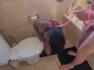 Człowiek toaleta hinduskie fantazyjny kobieta dostać pissed na i dostać jej głowa flushed followed przez ssanie johnson