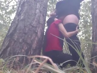 हम hid नीचे एक पेड से the रेन और हम था x गाली दिया क्लिप को रखना गरम - लेज़्बीयन illusion लड़कियों