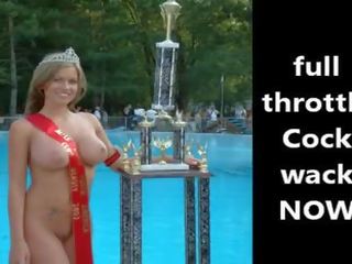 Captivating naken babes compete i en putz streke mesterskap